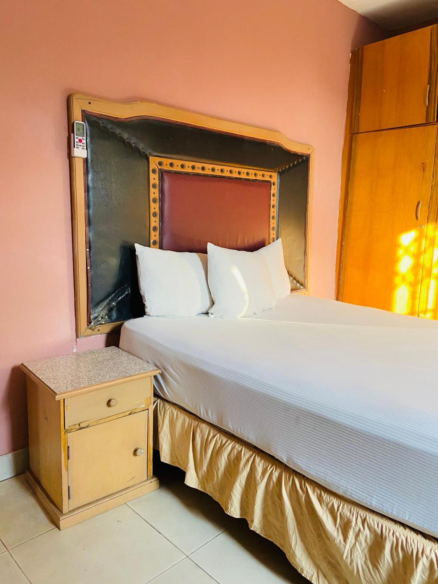 Heaven Gate Hotel Accra Bagian luar foto